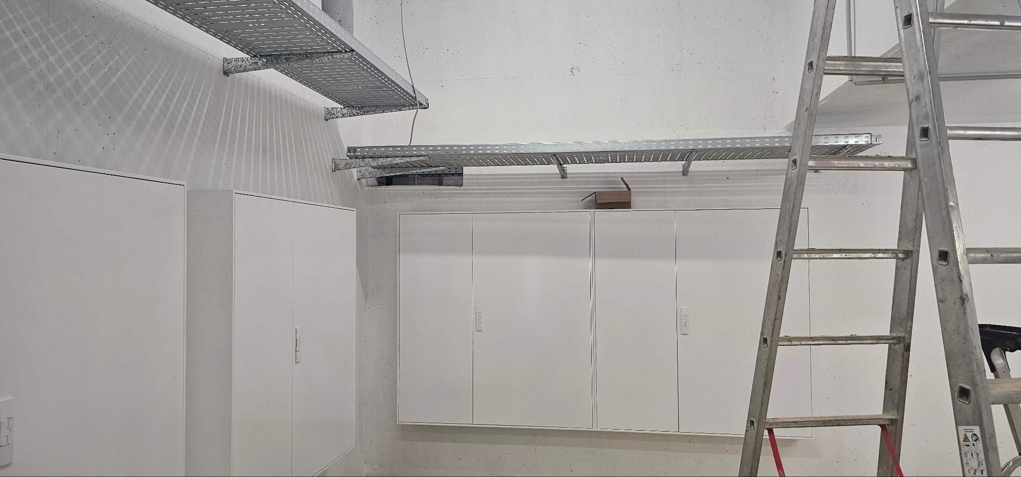 Trasy kablowej przygotowane pod przewody zasilającego mieszkania