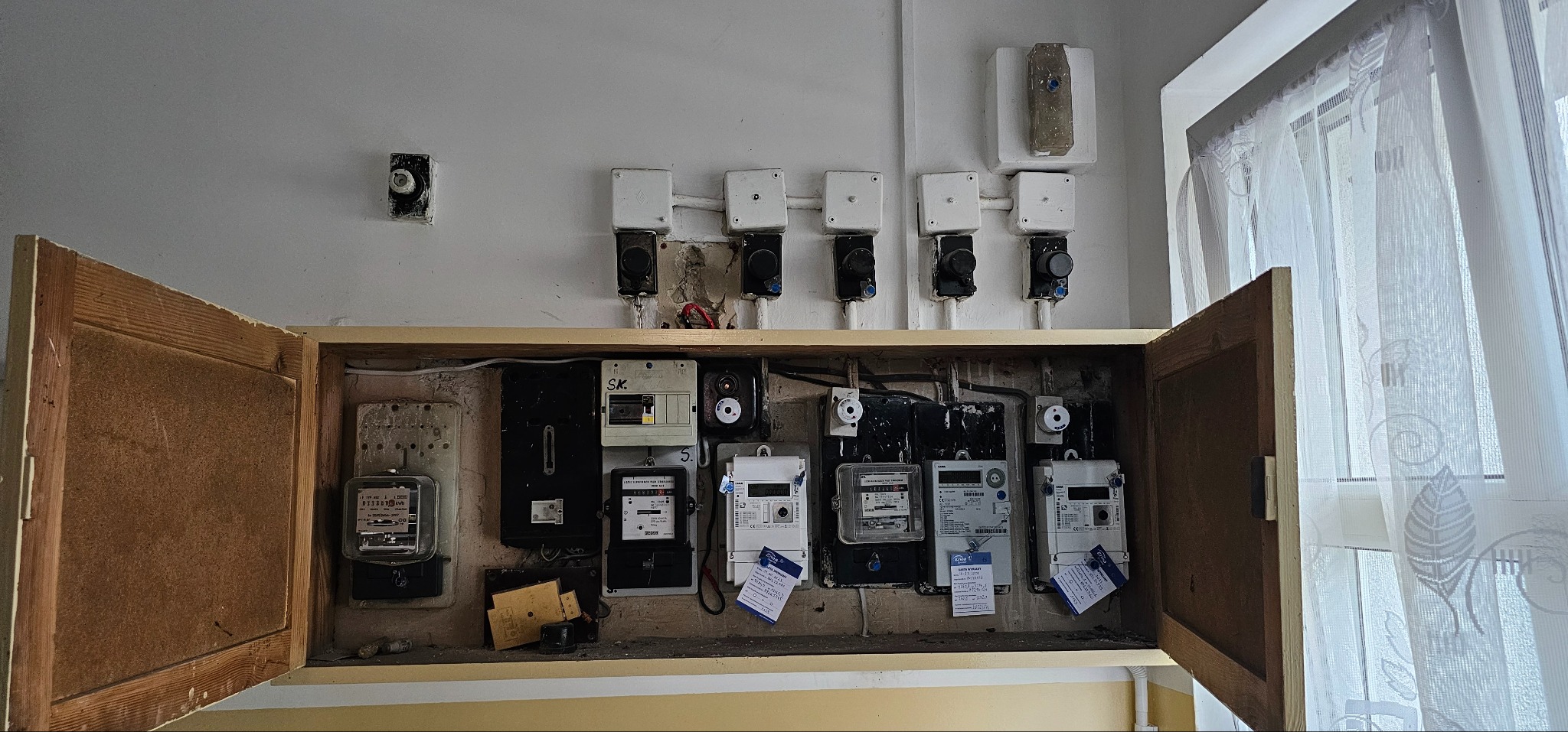 Szafa z układami pomiarowych na części wspólnej