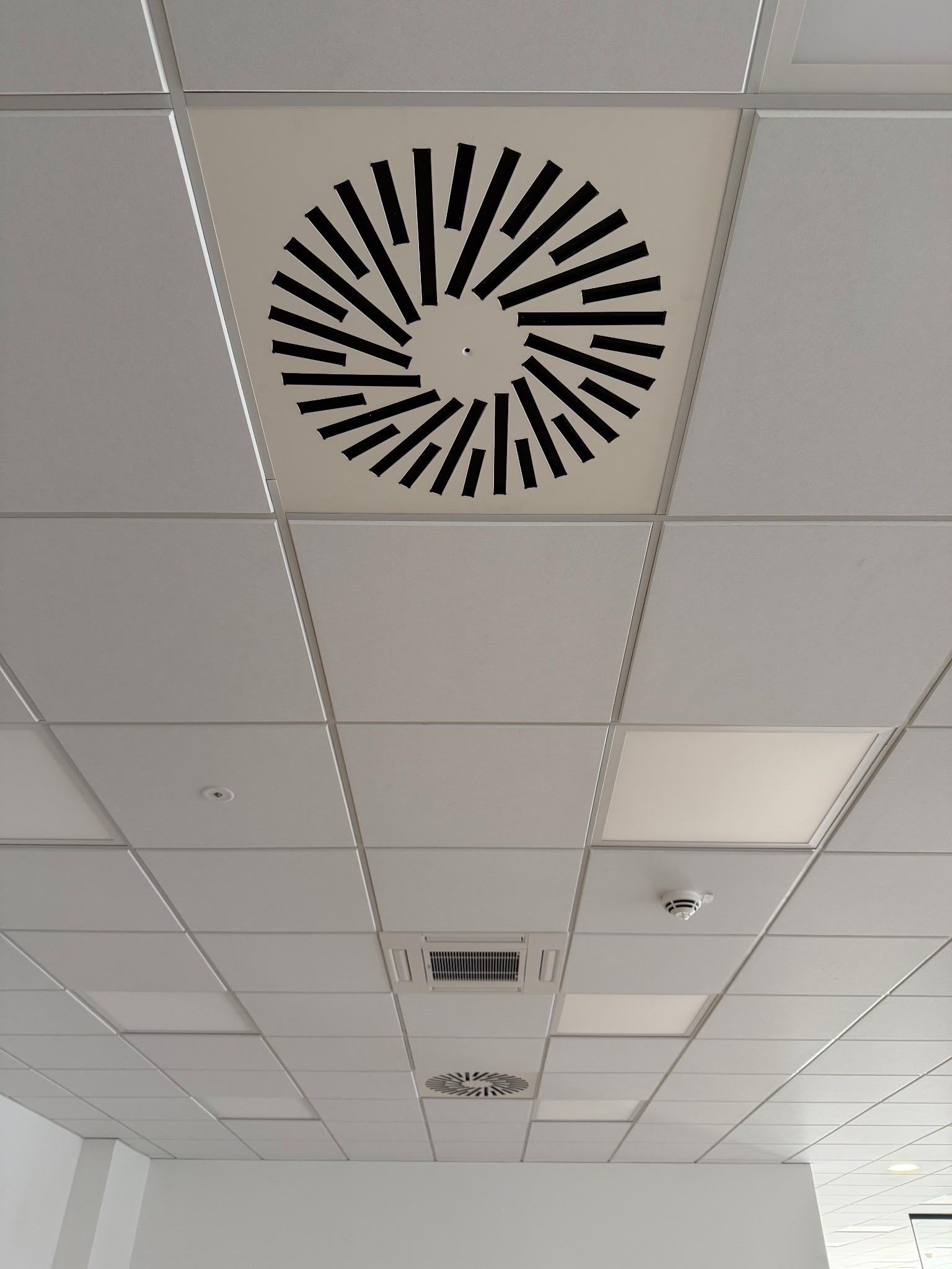 Wentylacja oraz klimatyzacja biura