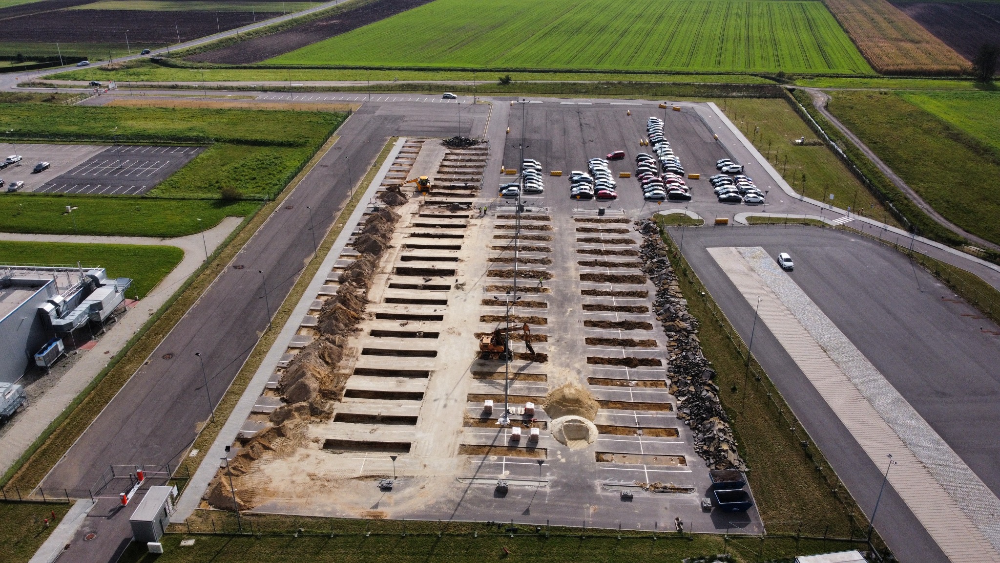 Prace budowlane przy fundamentach carportów