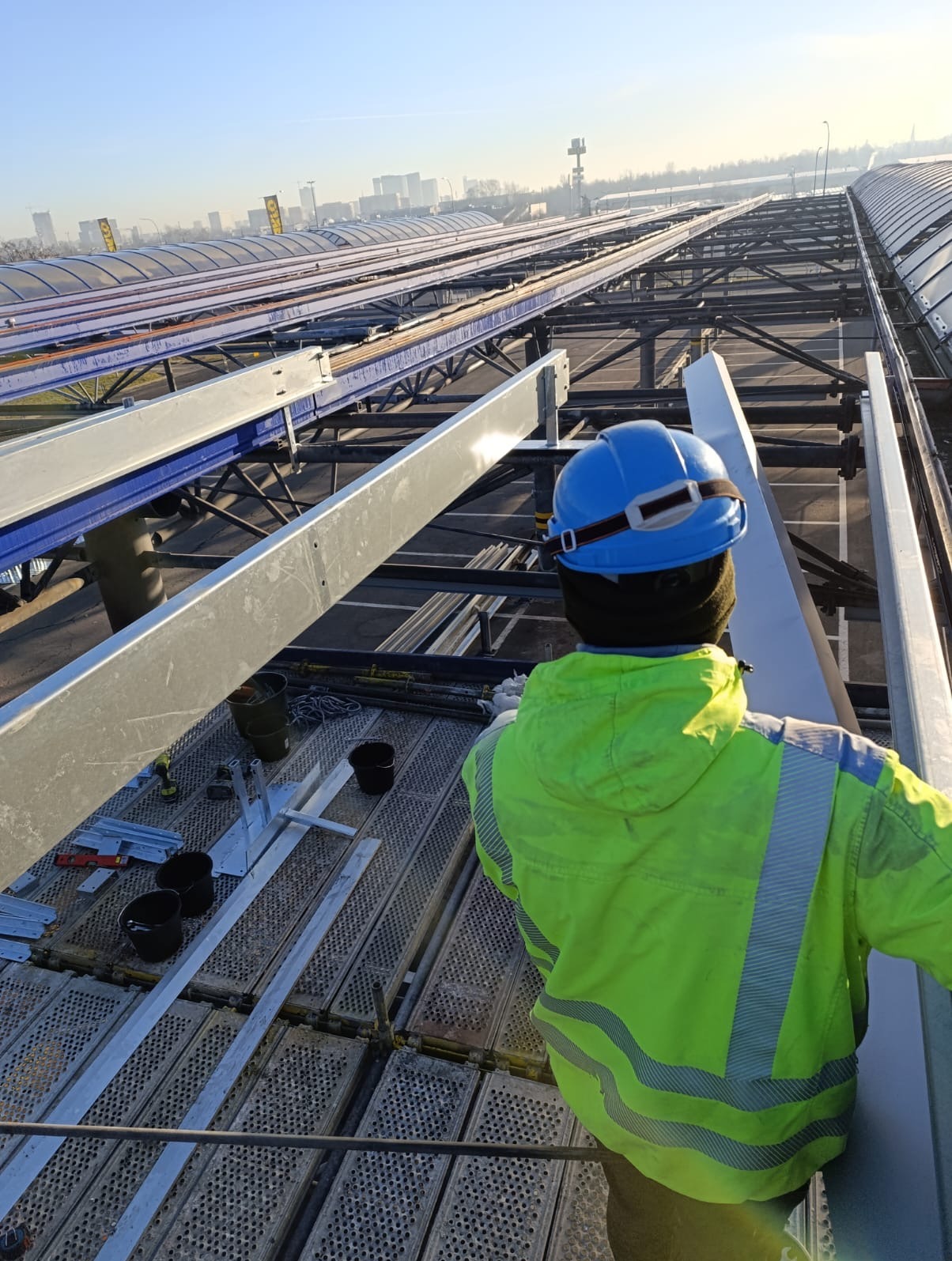 Wymiana podkonstrukcji dachu, montaż blachy trapezowej