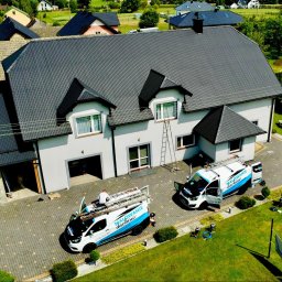 Pomalowany dach domu 