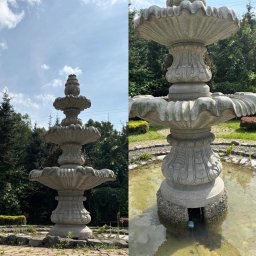 Speedkosiarka - Kamienna, wielopoziomowa fontanna ogrodowa z dekoracyjnymi elementami, otoczona zielenią. Na zdjęciu widoczny detal fontanny z zanieczyszczoną wodą.