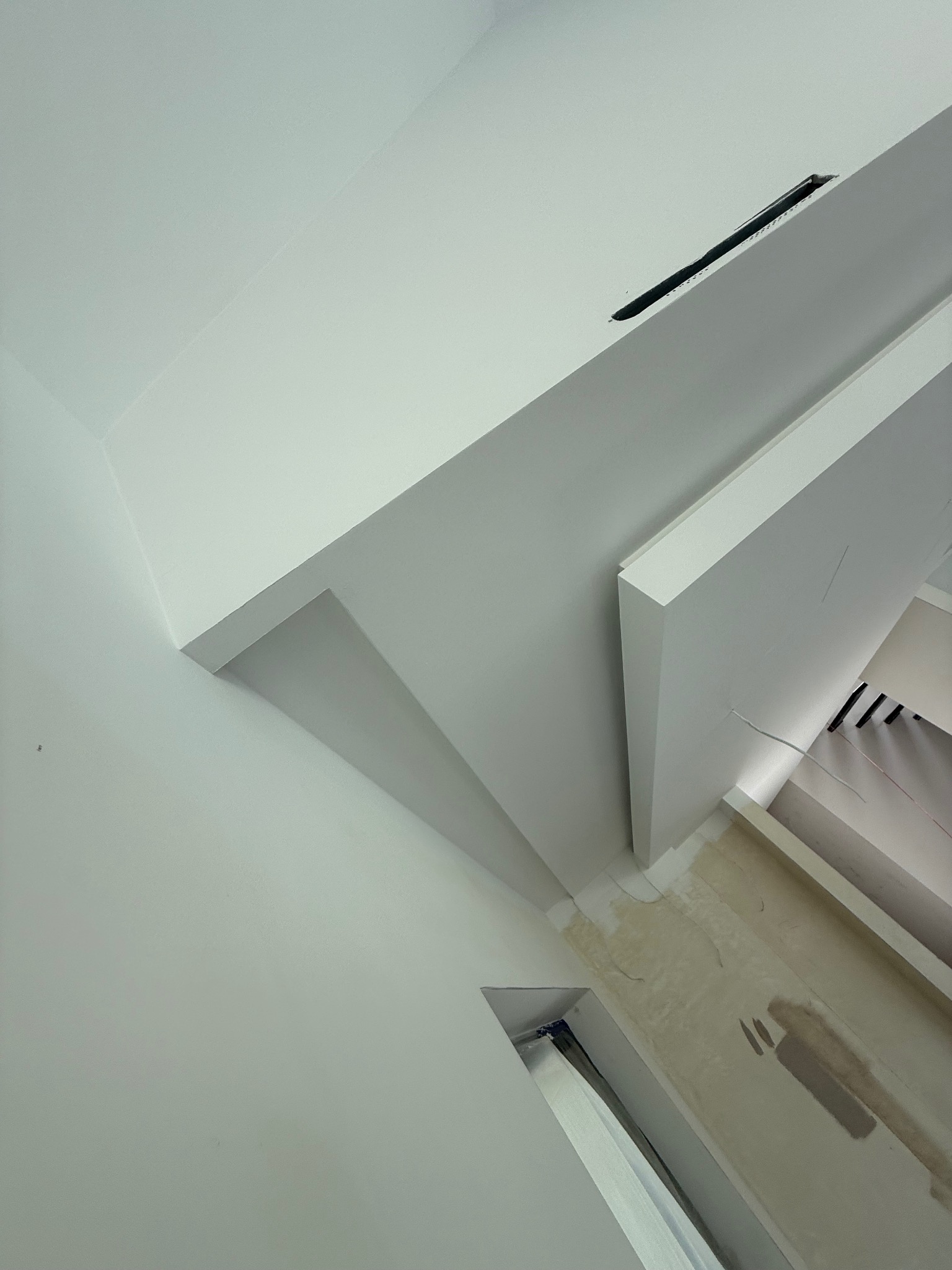 Sufit podwieszany z płyt g-k