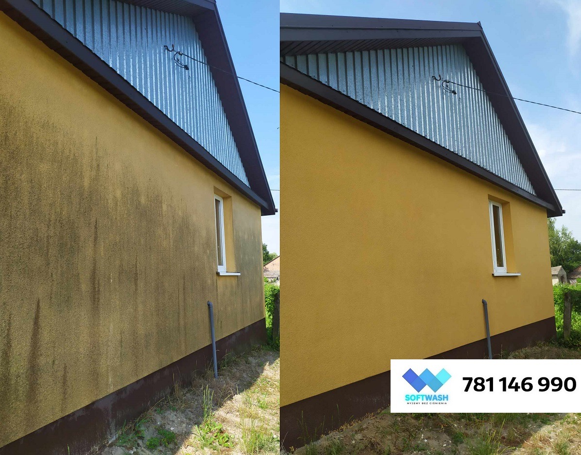 Żółta elewacja domu przed i po myciu. Po lewej brudna, po prawej czysta. Widoczny fragment dachu z blachy trapezowej i okno. Na dole logo firmy Softwash i numer telefonu.