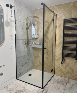 Kabina prysznicowa narożna ze szkła 8mm, okucia czarny mat