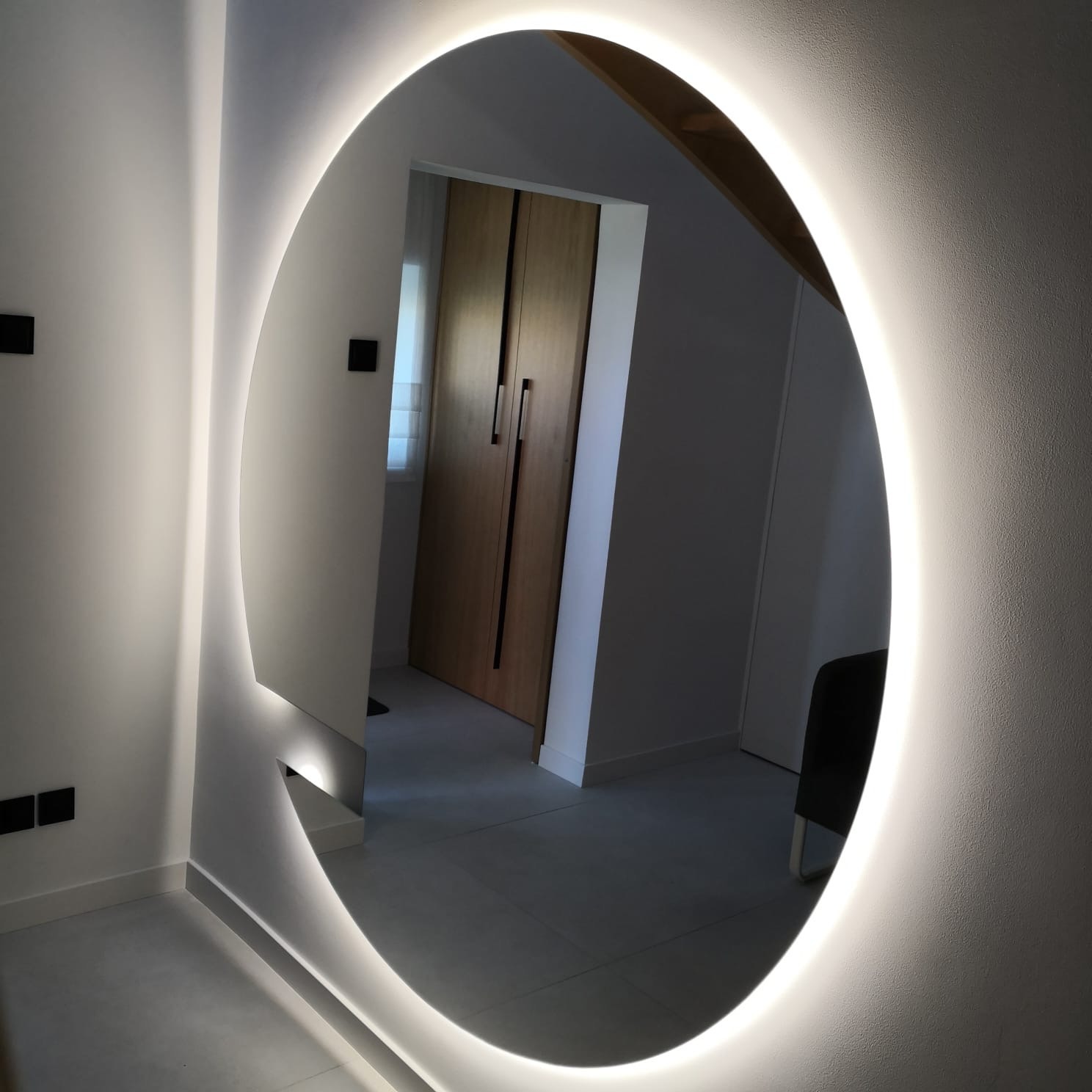 Lustro okrągłe z oświetleniem LED