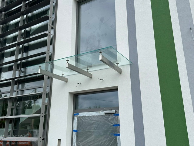 Daszek na wspornikach