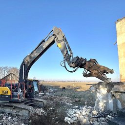 Rozbiórki budynków Dąbrówka 1