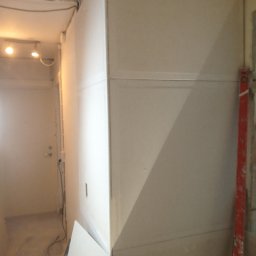 Krzysztof Mikuła - Montaż drzwi Sztum