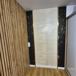 Trawertyn Naturalny w połączeniu z lamelami 