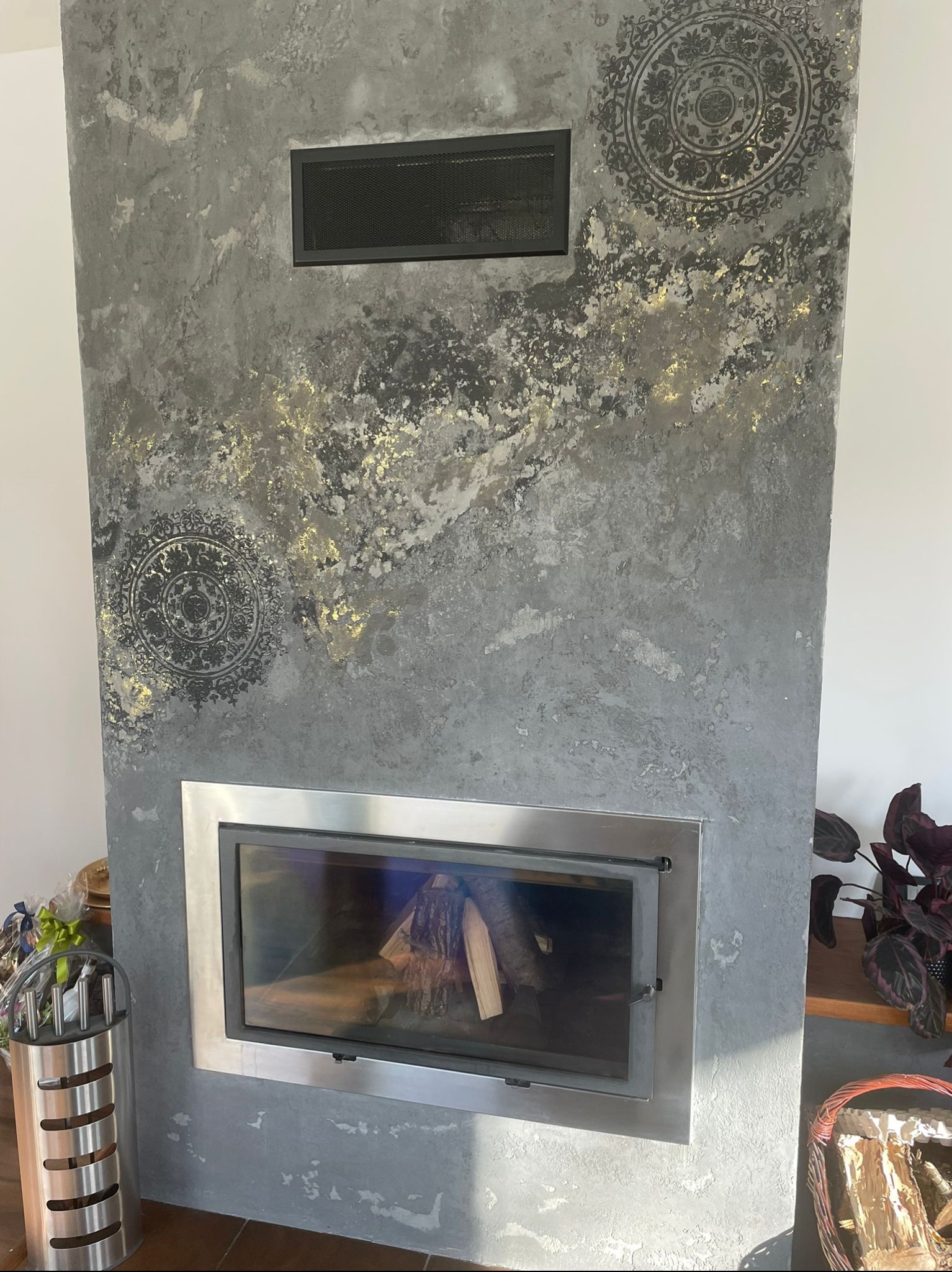 Kominek w betonie u klienta indywidualnego.