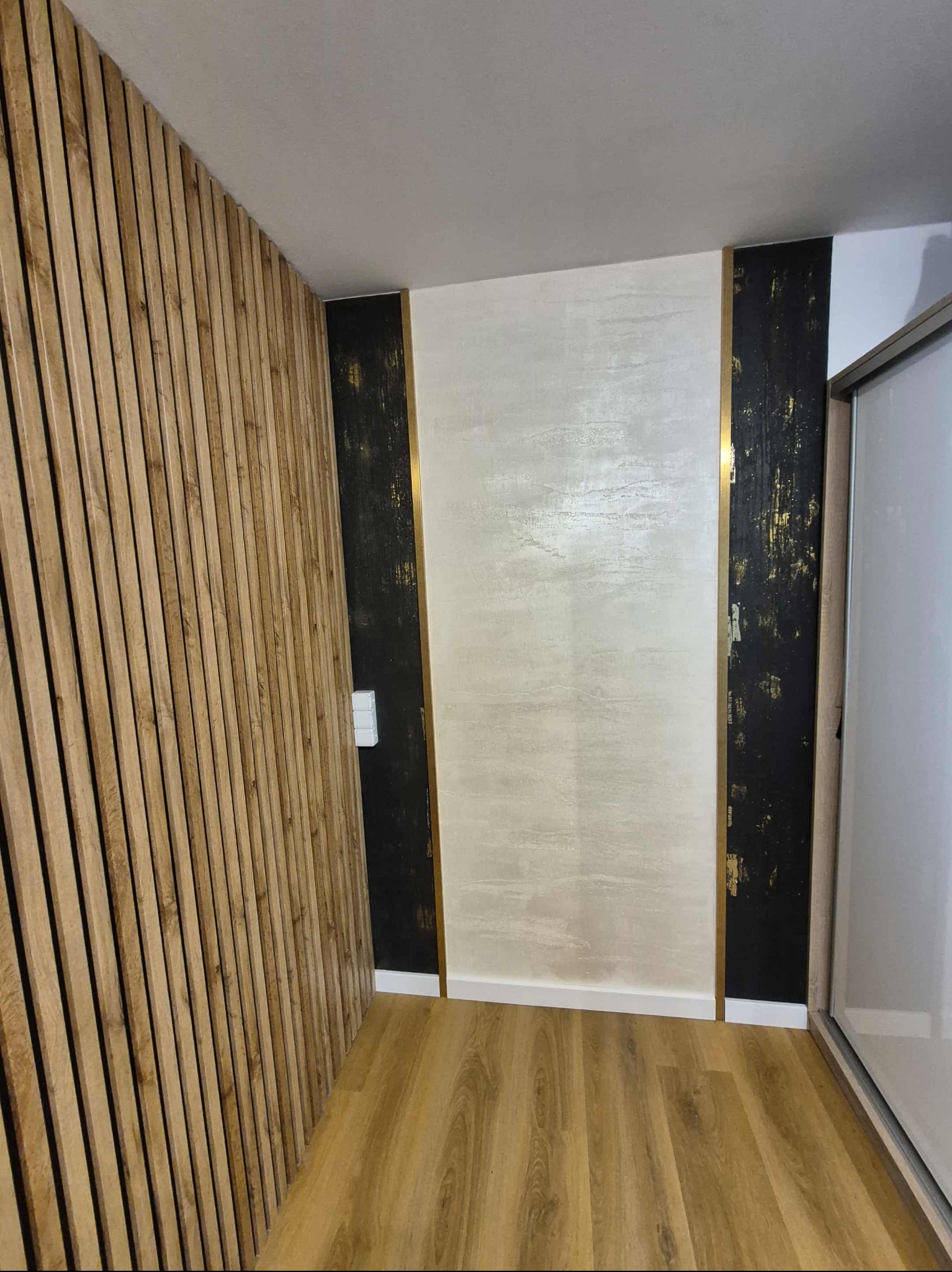 Trawertyn Naturalny w połączeniu z lamelami