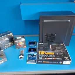 Składanie komputera na zamówienie: montaż podzespołów, cable management i testy stabilności. Konfiguracja sterowników i przygotowanie PC do pracy lub grania. Wycena indywidualna.