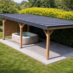 Wiata jednospadowa pokryta blachą panelową wraz z obróbkami. 