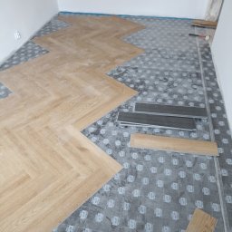 Domex - Panele winylowe w jodełkę z typem A i B