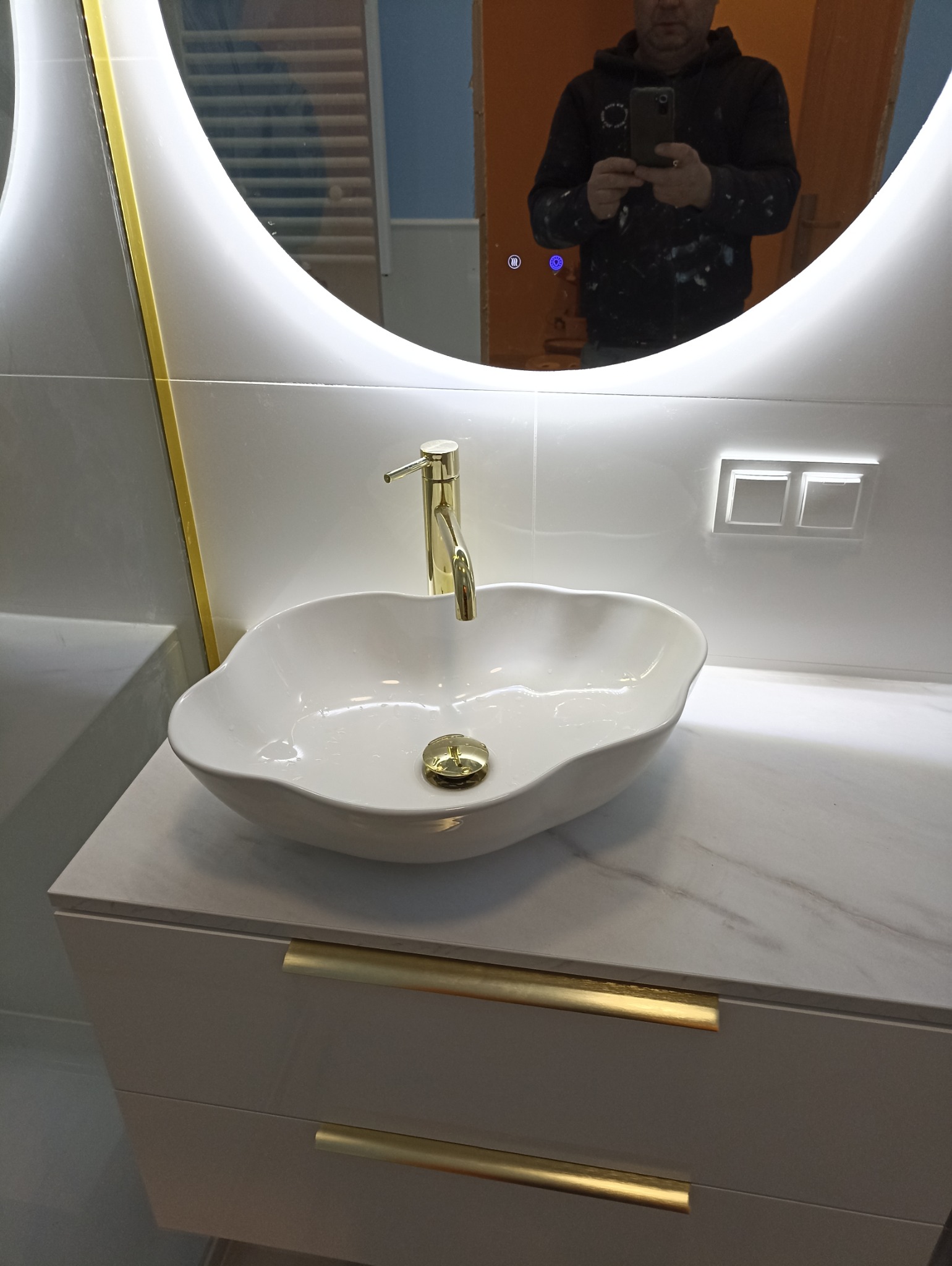 Wykończenie łazienki , na złoto