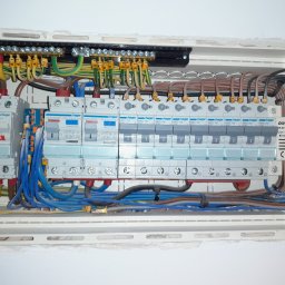 Modernizacja rozdzielnicy w mieszkaniu.