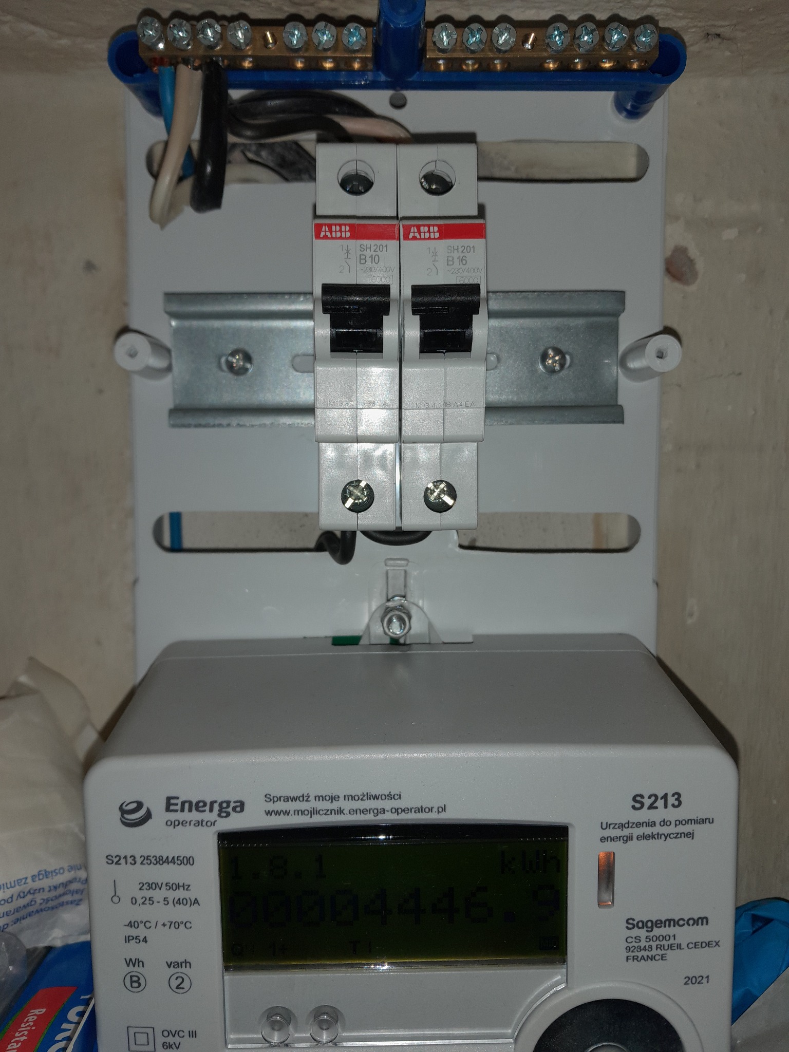 Minimalistyczna wymiana starych 'korków' na nowoczesne wyłączniki nadprądowe (esy)