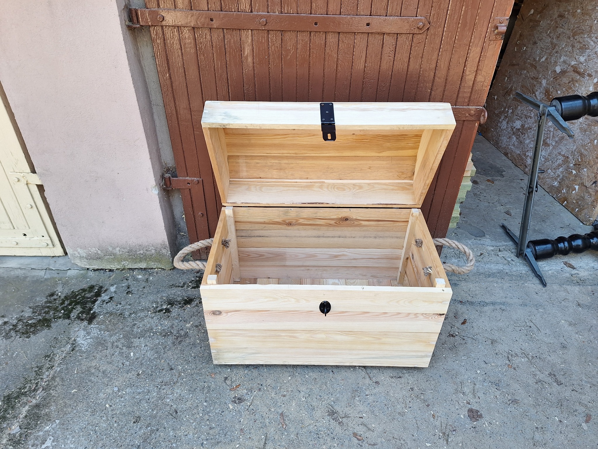 Skrzynia ozdobna na balkon taras oraz do domu wymiary dowolne na zamowienie