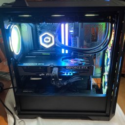 PeCEnter IT - Komputer stacjonarny z podświetleniem LED w obudowie, karta graficzna GeForce RTX, Zielona Góra. Sprzęt po konfiguracji, gotowy do użytku.