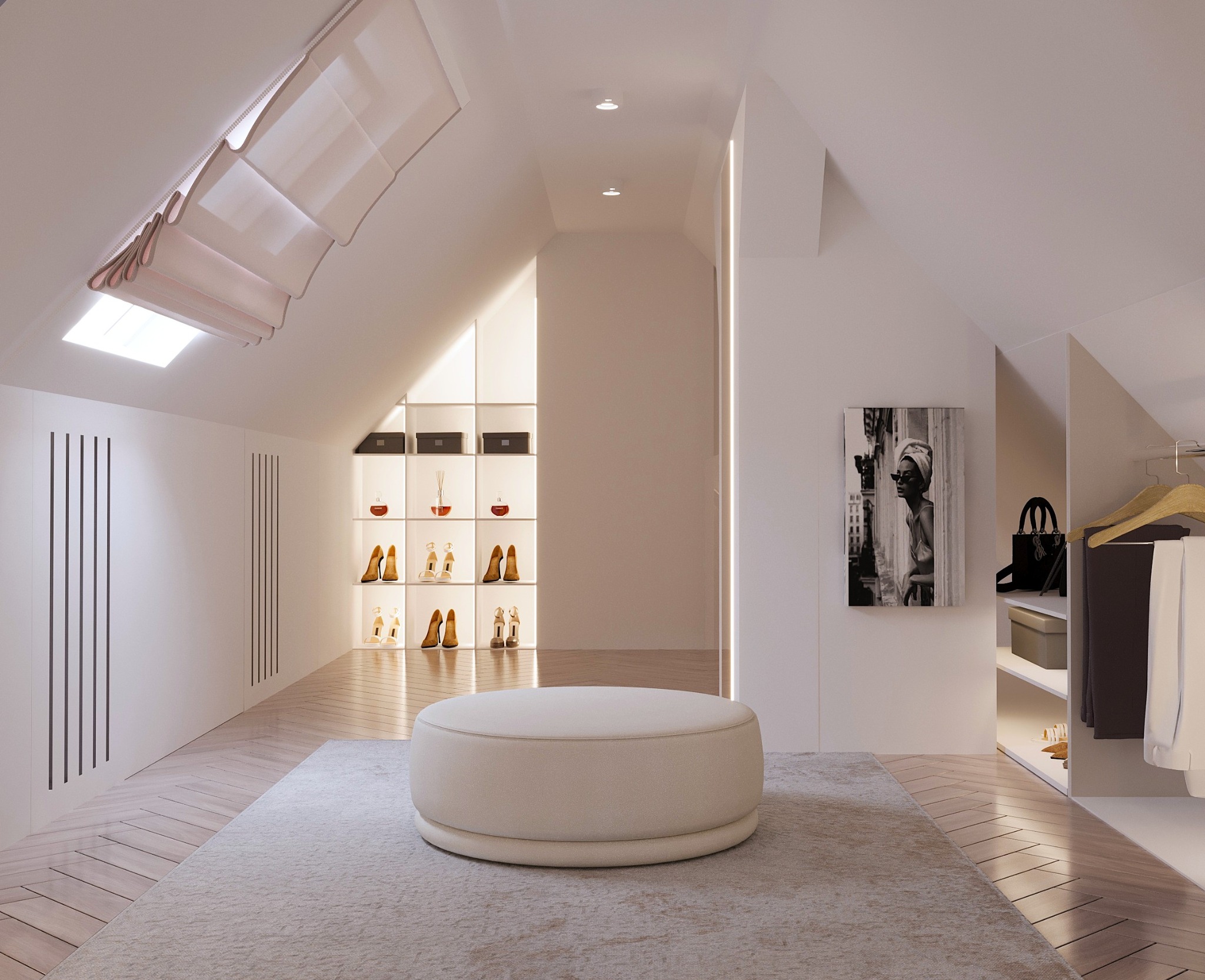 Jasne poddasze ze skośnym oknem dachowym i garderobą z ekspozycją obuwia. Na środku pufa na dywanie. Minimalistyczny design z obrazem na ścianie.