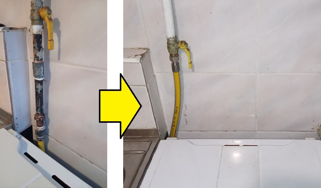 Porównanie stanu instalacji gazowej przed i po renowacji: stara, skorodowana rura obok nowej, białej z żółtym zaworem, na tle białych płytek.