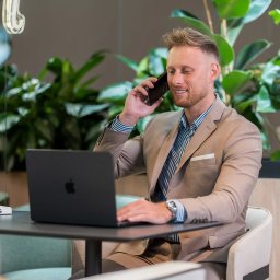 Codzienny kontakt z klientami to praca, która sprawia mi ogromną przyjemność