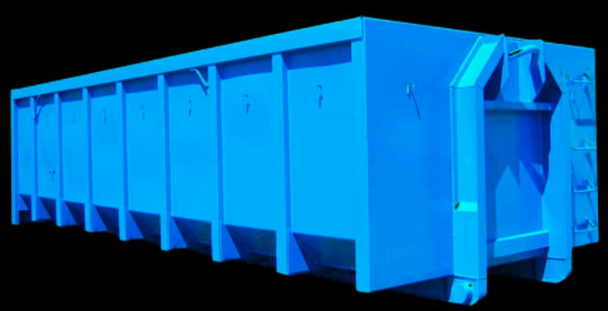 Błękitny, pusty kontener na gruz, widoczny z boku, z wyraźnymi panelami i elementami konstrukcyjnymi, na czarnym tle. Kontener gotowy do transportu ziemi lub odpadów.