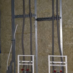 Montaż stelaży wraz instalacją wod- kan