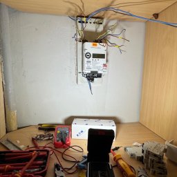 Wymiana starej rozdzielnicy elektrycznej oraz upalonego przewodu 