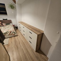 SŁAWTRANS SPÓŁKA Z OGRANICZONĄ ODPOWIEDZIALNOŚCIĄ - Komoda w sypialni na wymiar, dopasowana do wnęki