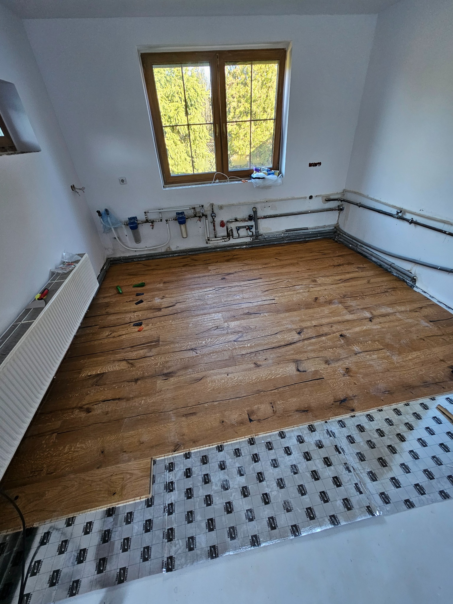 Deska barlinecka podczas układania.