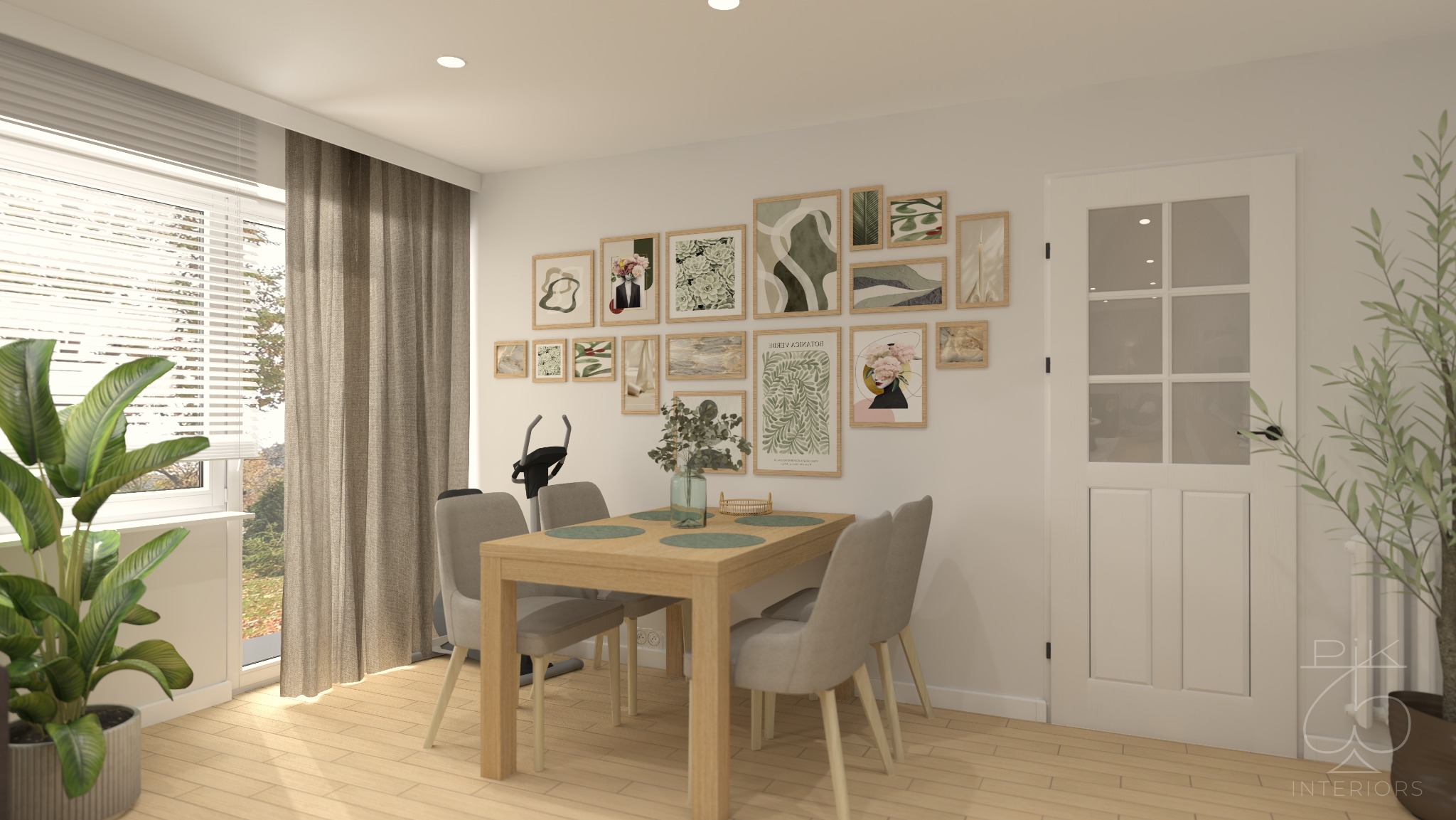 Jasny salon z drewnianym stołem jadalnym, szarymi krzesłami i galerią obrazów na ścianie. Widoczne rolety w oknie i roślina doniczkowa. Minimalistyczny wystrój.