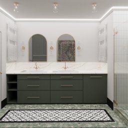 Chaberek Paweł Business Consulting - Stylowa łazienka z zielonymi szafkami pod umywalką, marmurowym blatem i dwoma łukowatymi lustrami. Dekoracyjna podłoga i grzejniki drabinkowe dodają elegancji.