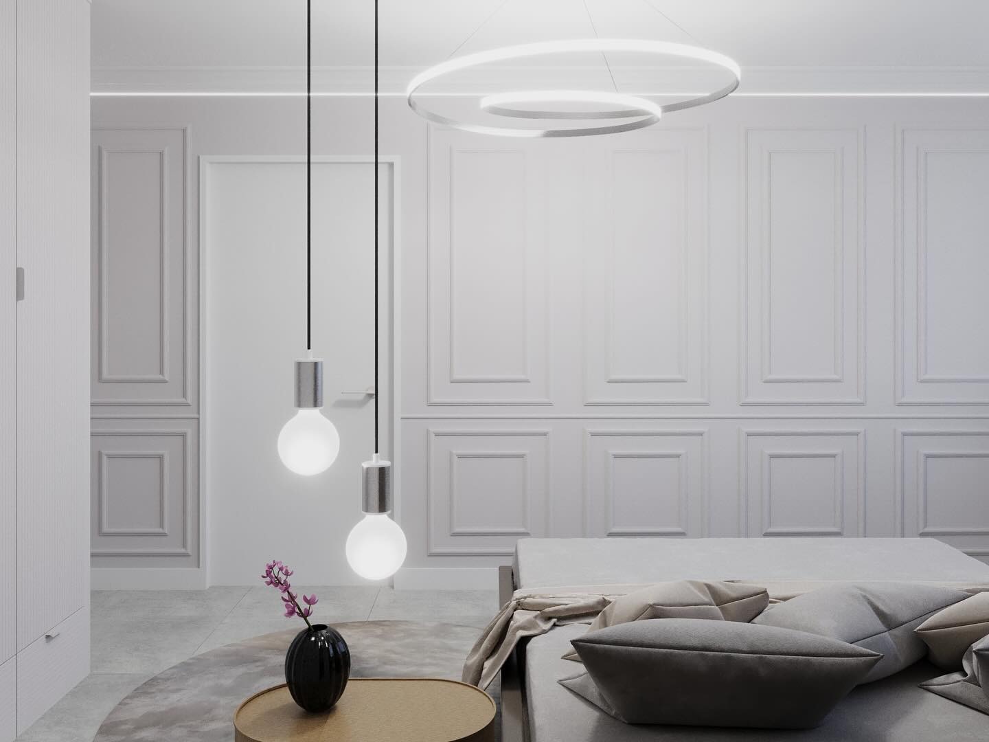 Elegancka sypialnia w odcieniach bieli z dekoracyjną ścianą, okrągłą lampą sufitową i minimalistycznymi lampami wiszącymi. Wazon z kwiatami na stoliku kawowym.