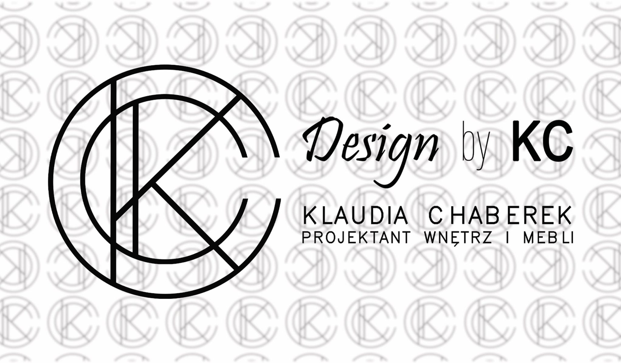 Logo firmy projektującej wnętrza i meble: okrąg z literą K, napis 'Design by KC', imię i nazwisko projektanta oraz opis zawodu na tle powtarzalnego wzoru.