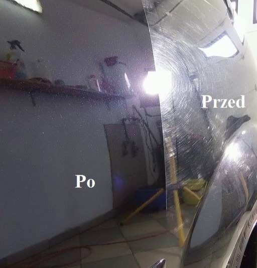 Lakier samochodu: porównanie stanu przed i po polerowaniu. Po lewej gładka powierzchnia, po prawej widoczne rysy i hologramy. Efekt renowacji lakieru.
