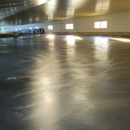 Posadzka przemysłowa w kurniku 