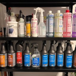 Używamy tylko sprawdzonych marek chemii z godnych z Polskimi standardami. 