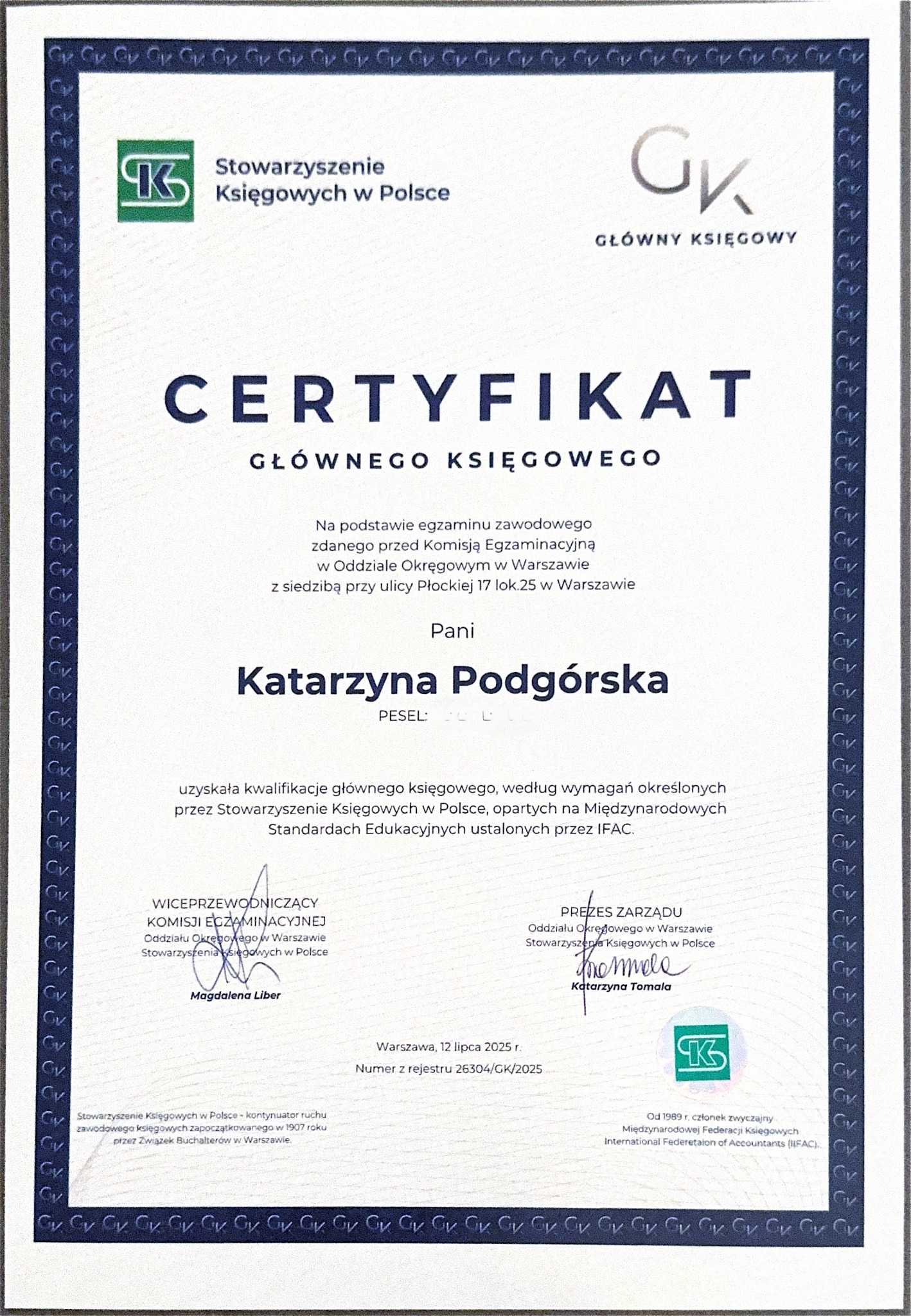 Certyfikat Głównego Księgowego dla Katarzyny Podgórskiej, wydany przez Stowarzyszenie Księgowych w Polsce, z datą 12 lipca 2025 r. i numerem rejestru.