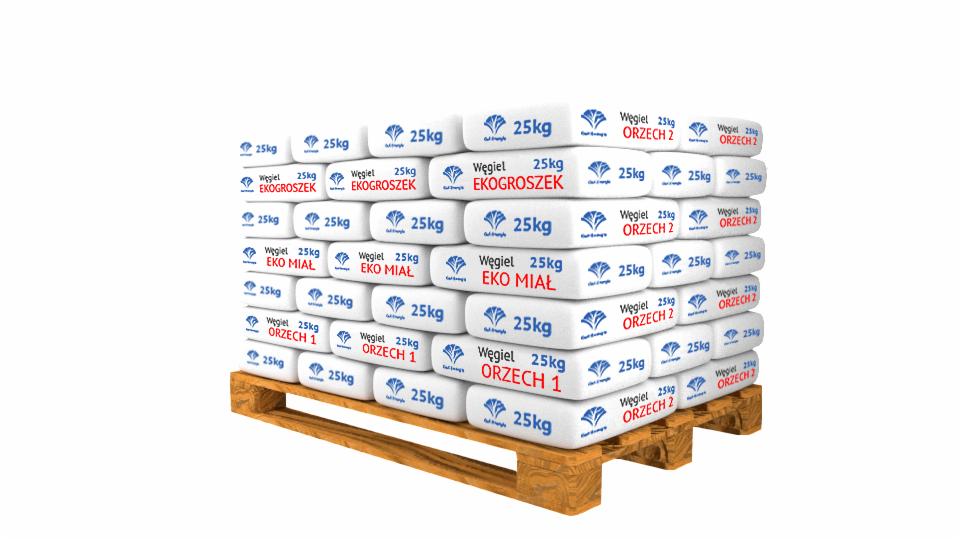 Paleta z workami 25kg z węglem typu ekogroszek, orzech 1, orzech 2 i eko miał, ułożonymi w stos.