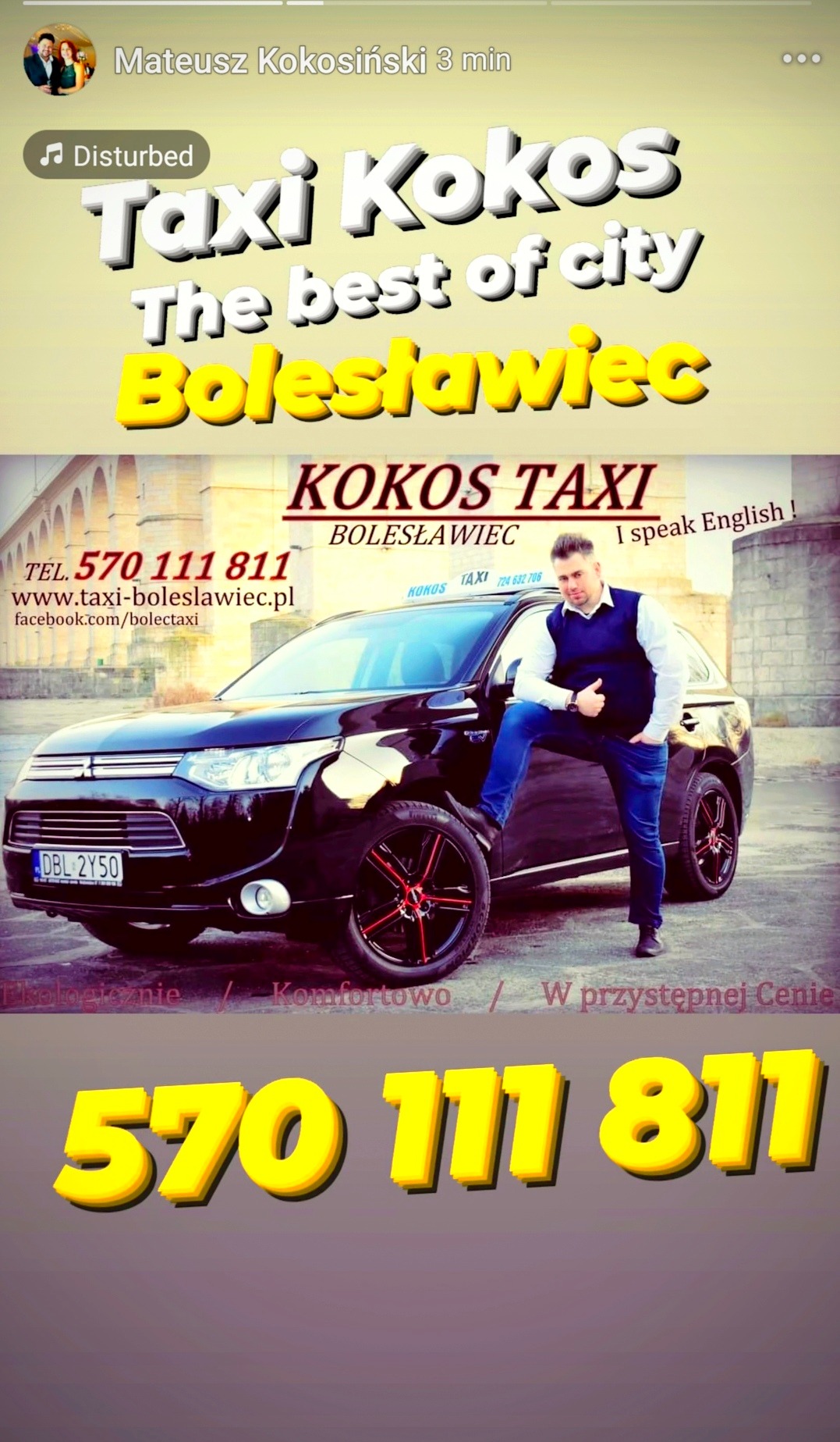 Taksówka Kokos Bolesławiec: czarny SUV z czerwonymi felgami, numer telefonu 570 111 811 i mężczyzna oparty o koło. Reklama usług przewozu osób.