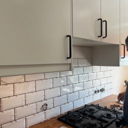 LM Tech Solutions Łukasz Makulski - Ułożenie fartucha w kuchni 2