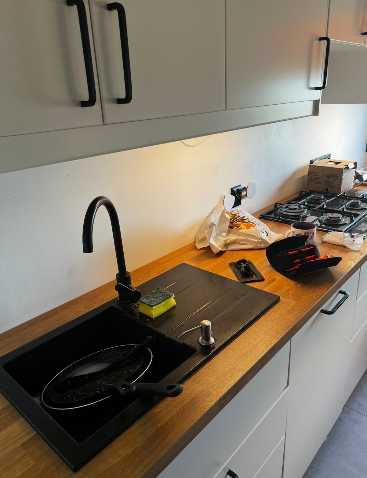 Ułożenie fartucha w kuchni 1