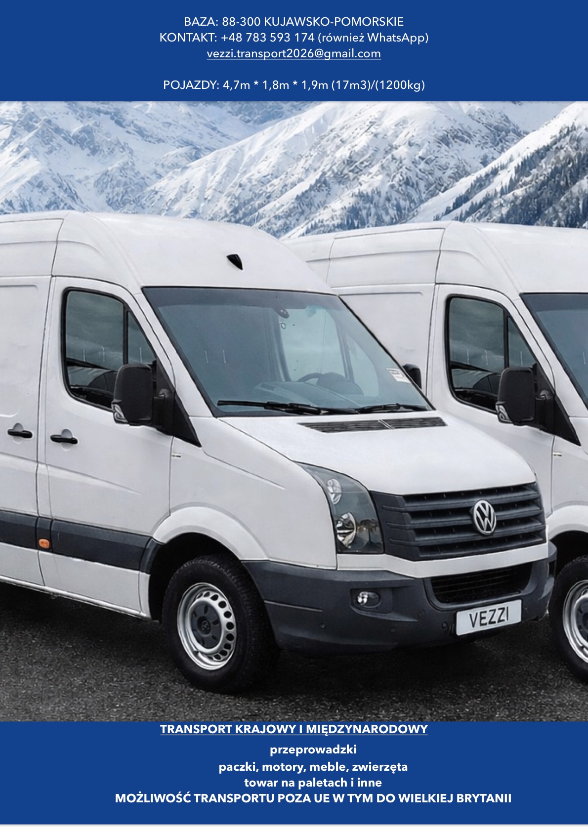 Dwa białe busy transportowe marki Volkswagen na tle górskiego krajobrazu. Widoczne dane kontaktowe i informacje o możliwości transportu do Wielkiej Brytanii.