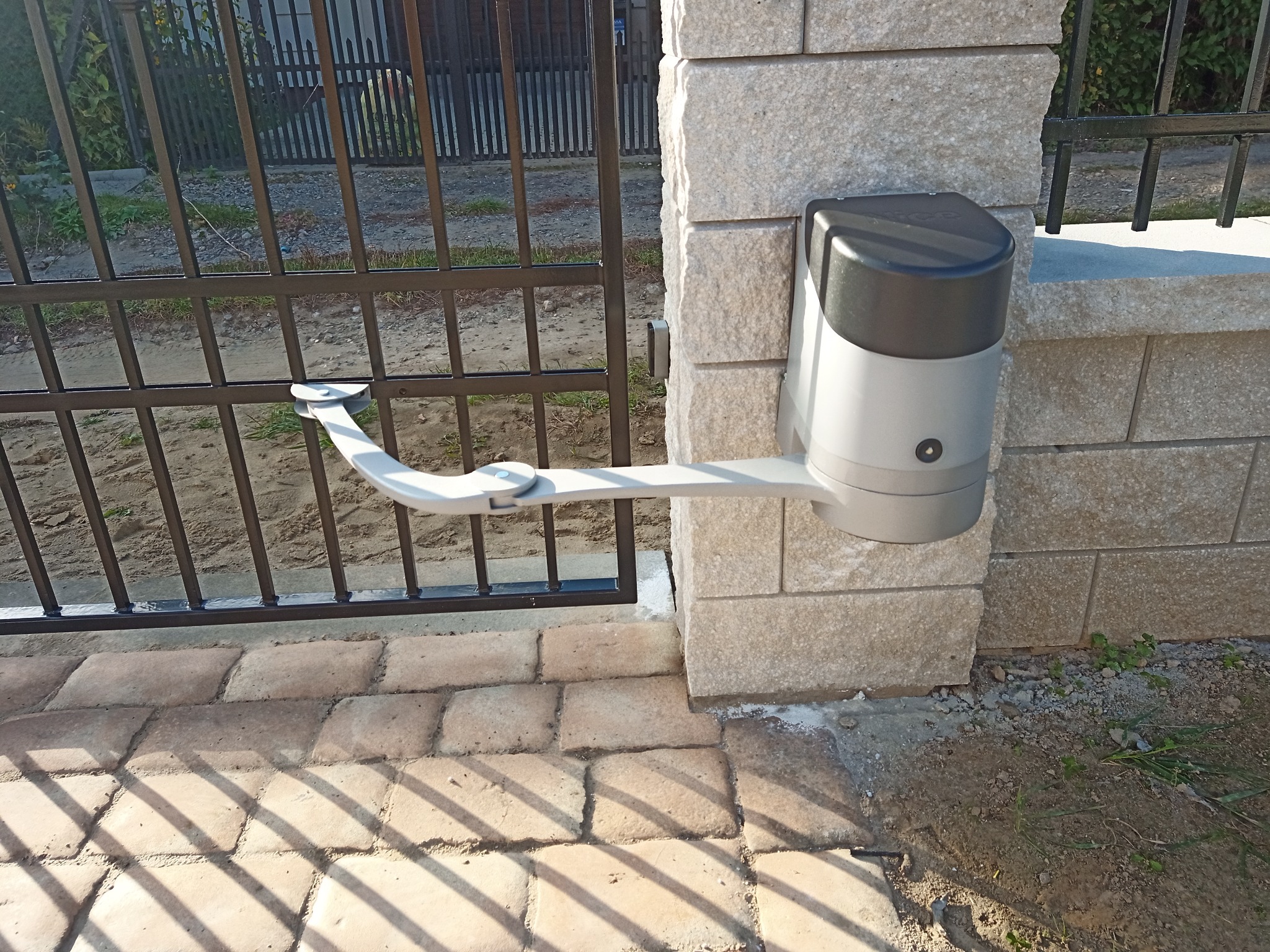 Instalacja i montaż napędów do bram