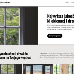 Business Consulting Rafał Macoch - Strona internetowa firmy produkującej stolarkę okienną i drzwiową. Widoczne okno z widokiem na zieleń i hasła reklamowe. Minimalistyczny design, stonowana kolorystyka.