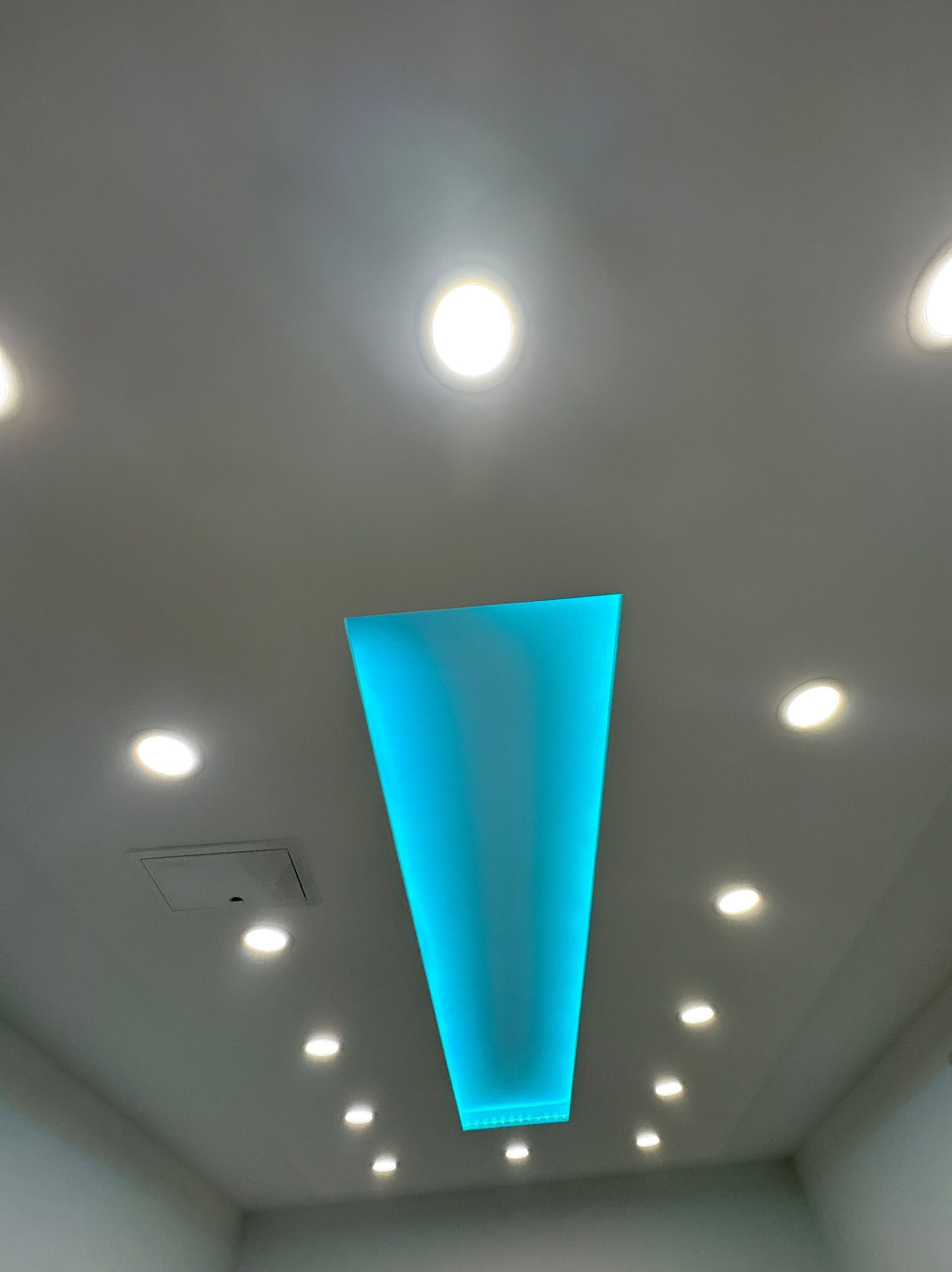 Sufit podwieszany dwu poziomowy