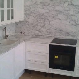 Kuchnia Blat kuchenny połączony że ściana 